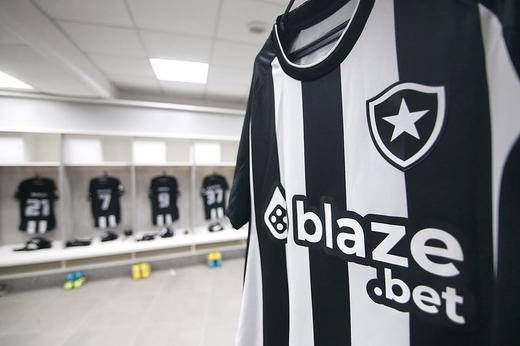 Botafogo tem uniforme provisório em 2022