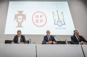 Presidentes de federações de Portugal, Espanha e Ucrânia anunciam candidatura conjunta para sediar Copa do Mundo de 2030 (Foto: AFP)