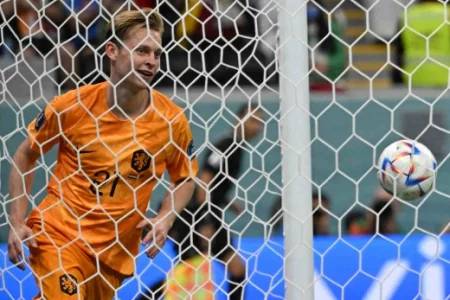 Frenkie De Jong marcou o segundo gol da Holanda contra o Qatar