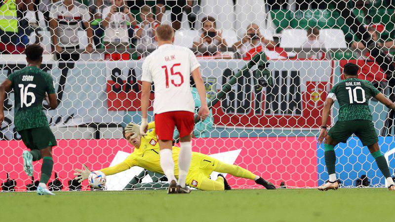 Szczesny defende pênalti em Polônia x Arábia Saudita