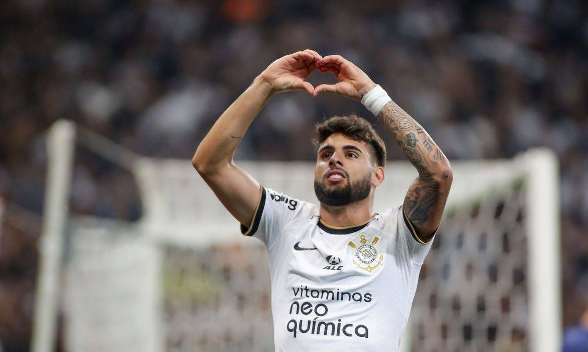 Atacante Yuri Alberto faz hat-trick e classifica timão.