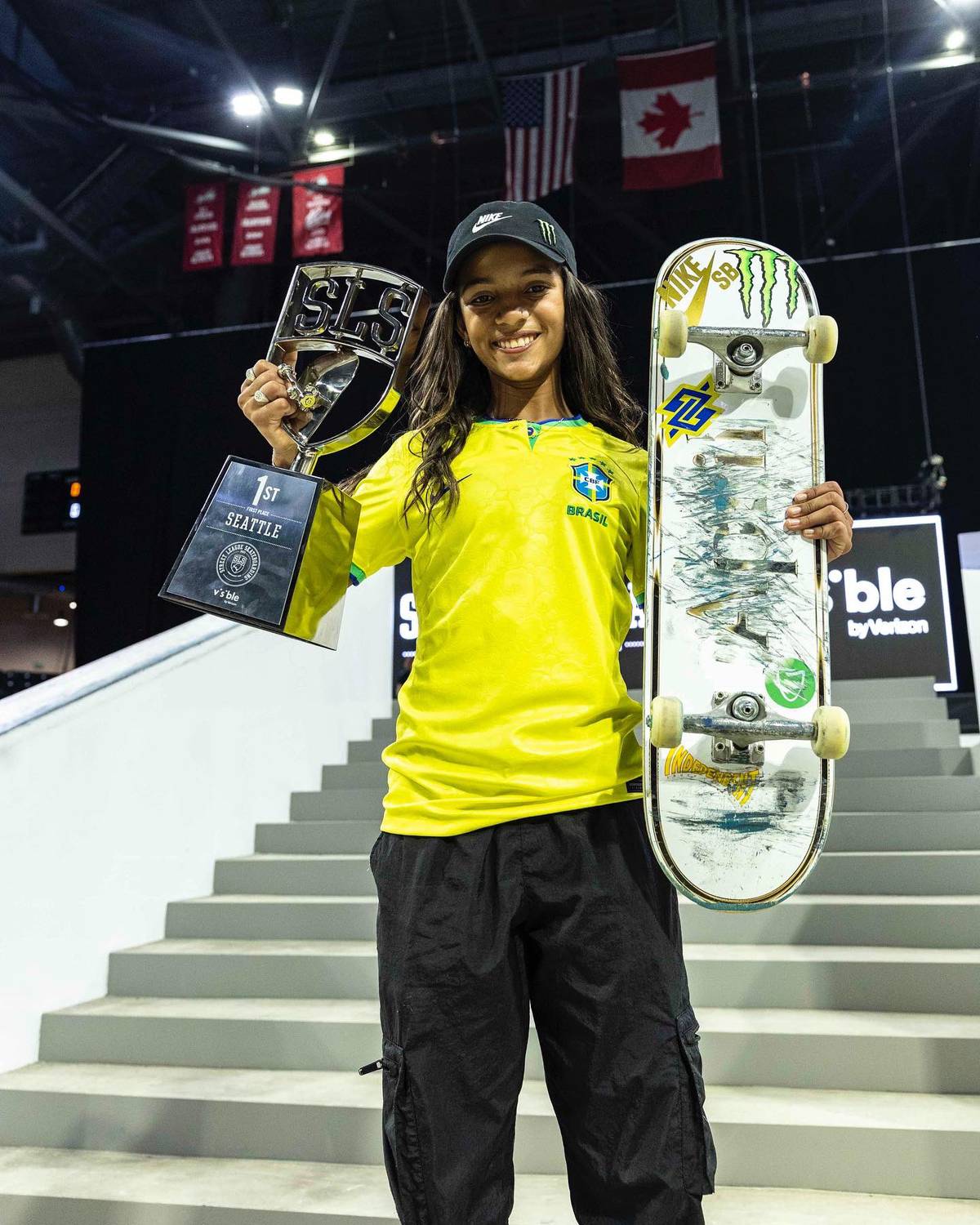 Rayssa Leal comemora vitória em etapa da Liga Mundial de Street