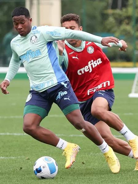 Endrick em treino pelo Palmeiras