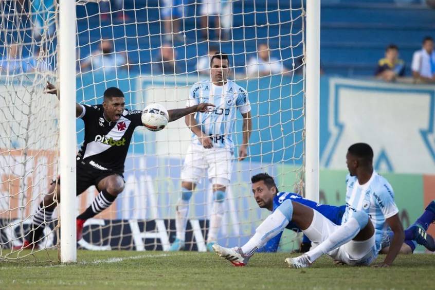 Vasco segue com três pontos a mais que o Londrina