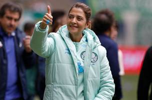 Torcedores do Palmeiras fazem protestos contra Leila Pereira (Foto: SportBuzz)