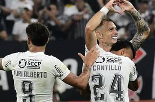 Corinthians foge de seu estilo, melhora com ajustes e vence sem jogar bem (Foto: GE SP)