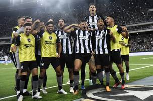 Botafogo 'se vinga' do Corinthians com juros e correção monetária e segue em lua de mel (Foto: GE RIO)