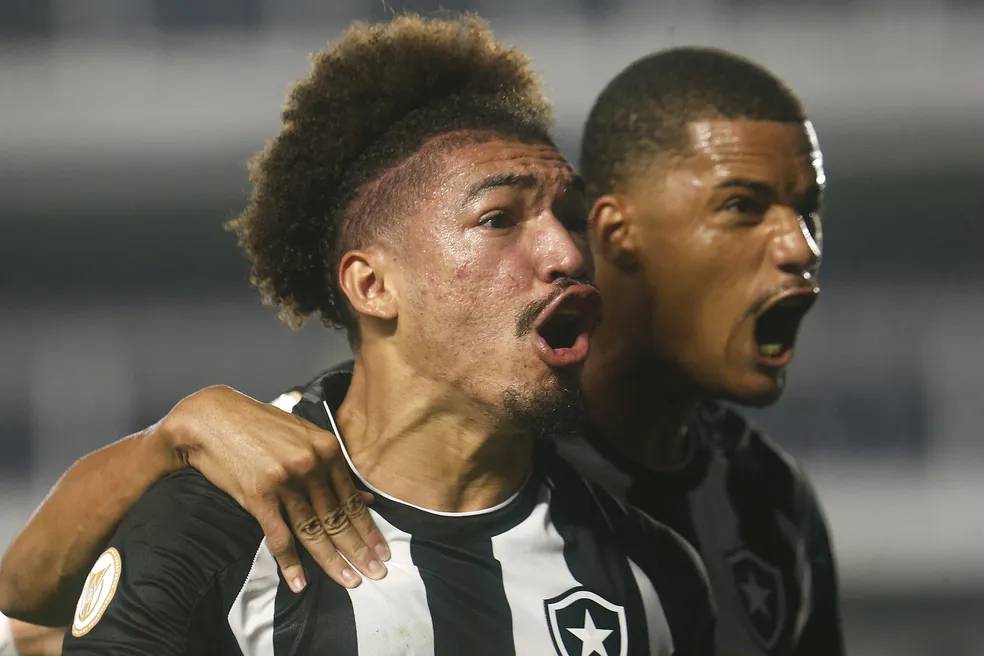 Com apenas uma vitória no últimos cinco jogos, Botafogo visita Timão