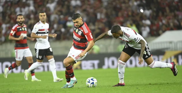 Flamengo supera ferrolho do Olimpia, vence no Maracanã e abre vantagem nas  oitavas da Libertadores, Flamengo