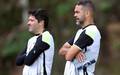 Artur Jorge observa o treinamento do Botafogo (Foto: Vitor Silva/Botafogo