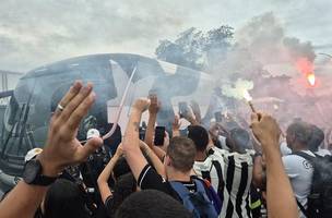 Botafogo embarca para enfrentar o Penarol (Foto: Ronald Lincoln)