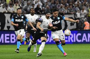 Corinthians e Racing empataram em 2 a 2 na semifinal da Sul-Ameircana (Foto: Marcos Ribolli)