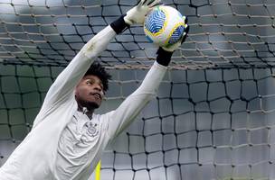 Hugo Souza em treino do Corinthians (Foto: Rodrigo Coca / Corinthians)