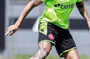 Jair em treino do Vasco (Foto: Matheus Limas / Vasco)