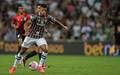 Kaua Elias domina a bola em Fluminense x Athletico-PR (Foto: Thiago Ribeiro/AGIF