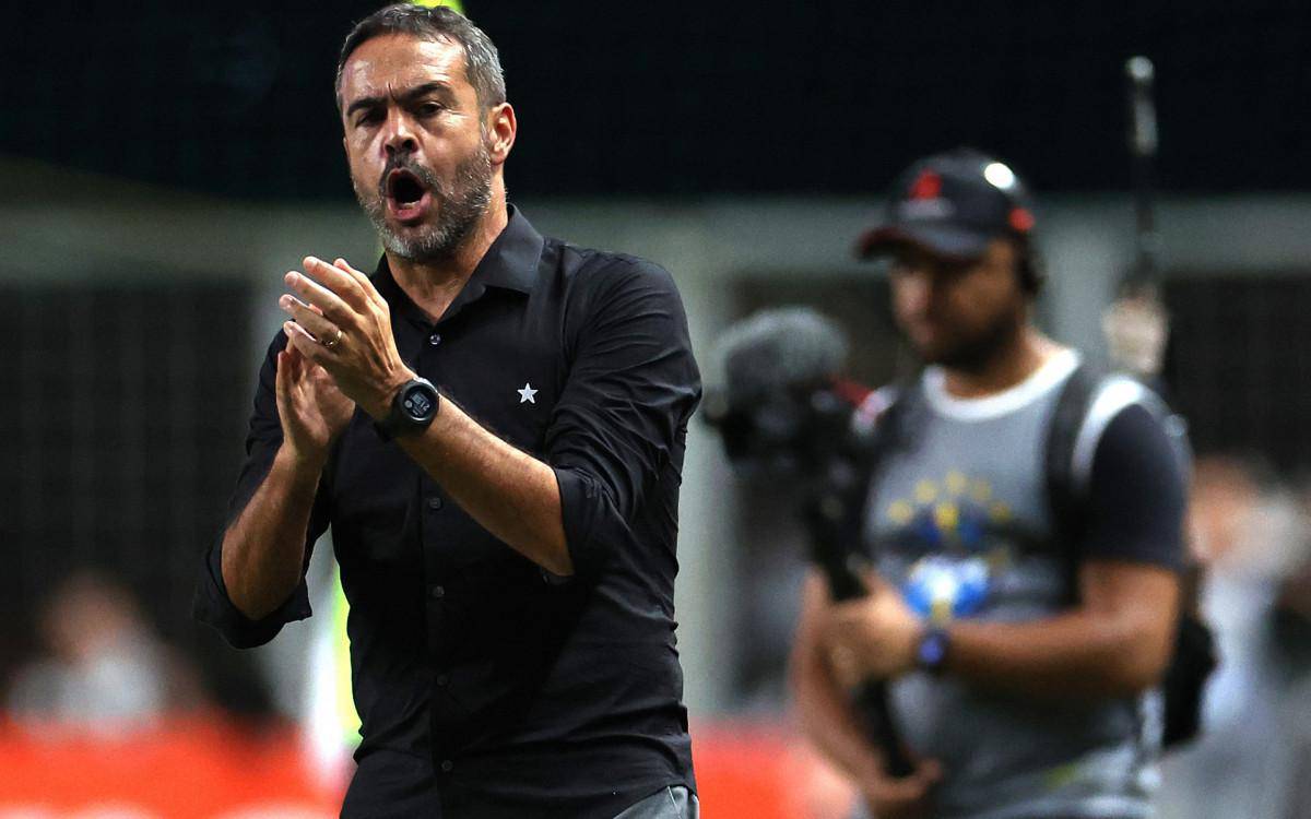 Artur Jorge, tecnico do Botafogo, na partida contra o Atletico-MG