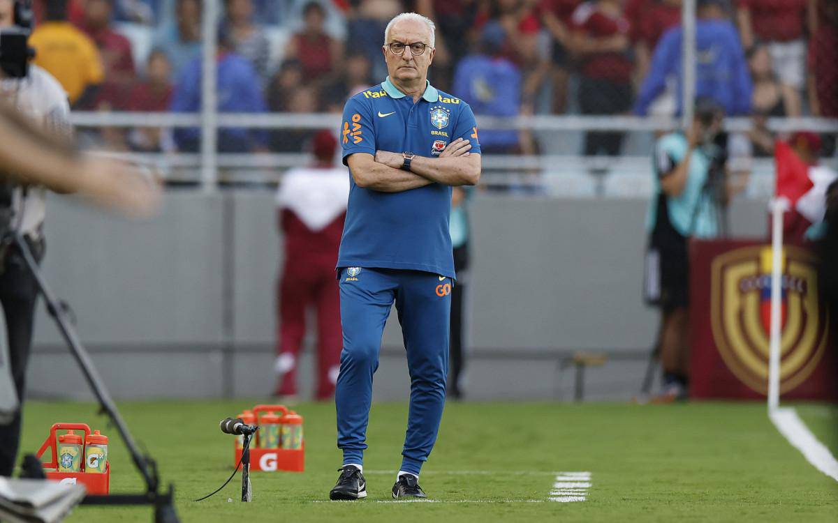 Dorival Junior, tecnico da selecao brasileira, na partida contra a Venezuela