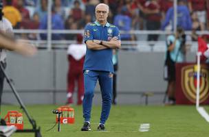 Dorival Junior, tecnico da selecao brasileira, na partida contra a Venezuela (Foto: Rafael Ribeiro/CBF)