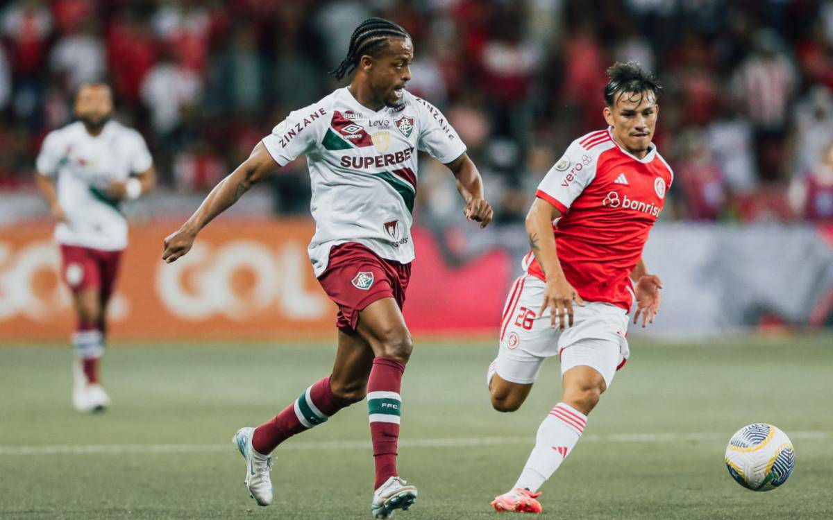 Keno em acao na partida entre Fluminense e Internacional no Beira-Rio