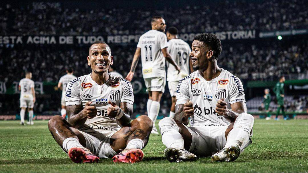 Santos vence Coritiba, no Couto Pereira, e garante acesso a Serie A do Brasileirao Raul Baretta / Santos FC