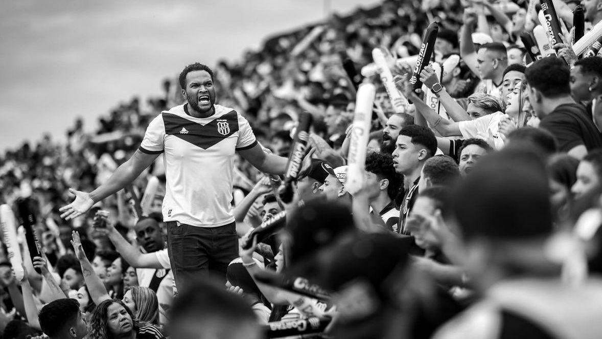 Torcida da Ponte Preta no Moises Lucarelli Fabio Soares/FCMPO