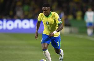 Treinador manterá os 11 titulares apenas com a saída de Rodrygo, lesionado, para a entrada de Vini Jr. (Foto: Dorival Jr. confirma escalação da Seleção Brasileira contra Venezuela)