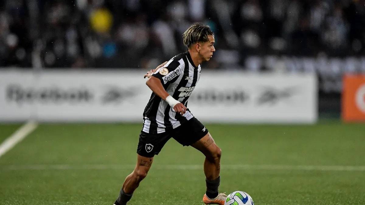Segovinha confirma retorno ao Botafogo após período de empréstimo na Bélgica