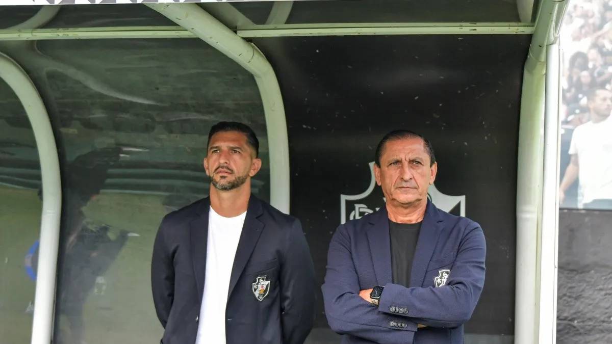 Corinthians: Emiliano Díaz posta foto em voo a caminho do Brasil