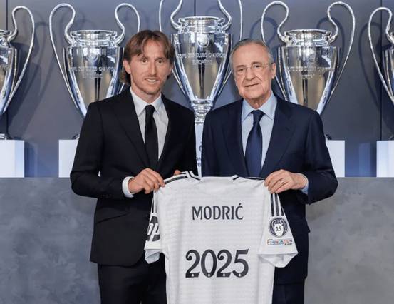 Real Madrid anuncia renovação de contrato com Luka Modric