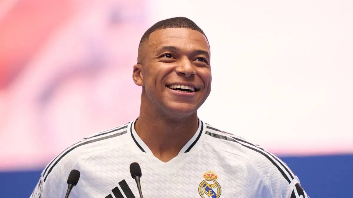 Ancelotti diz que Mbappé pode ser titular pelo Real Madrid na Supercopa da UEFA