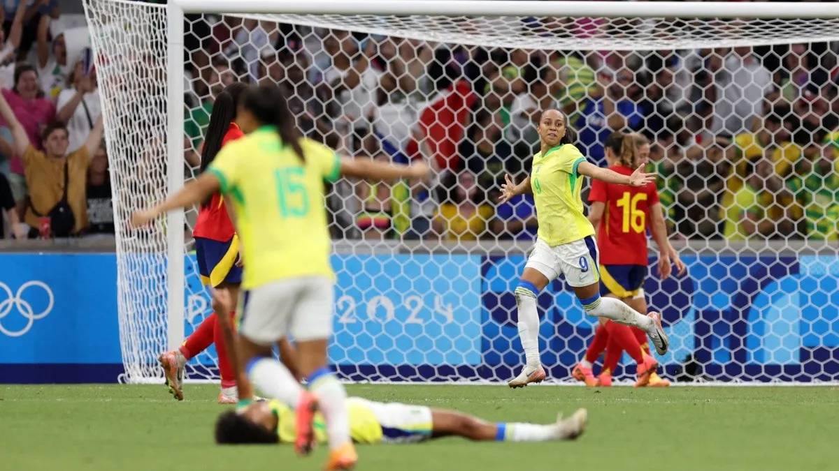 Olimpíadas: Brasil derrota a Espanha no futebol feminino e está na final