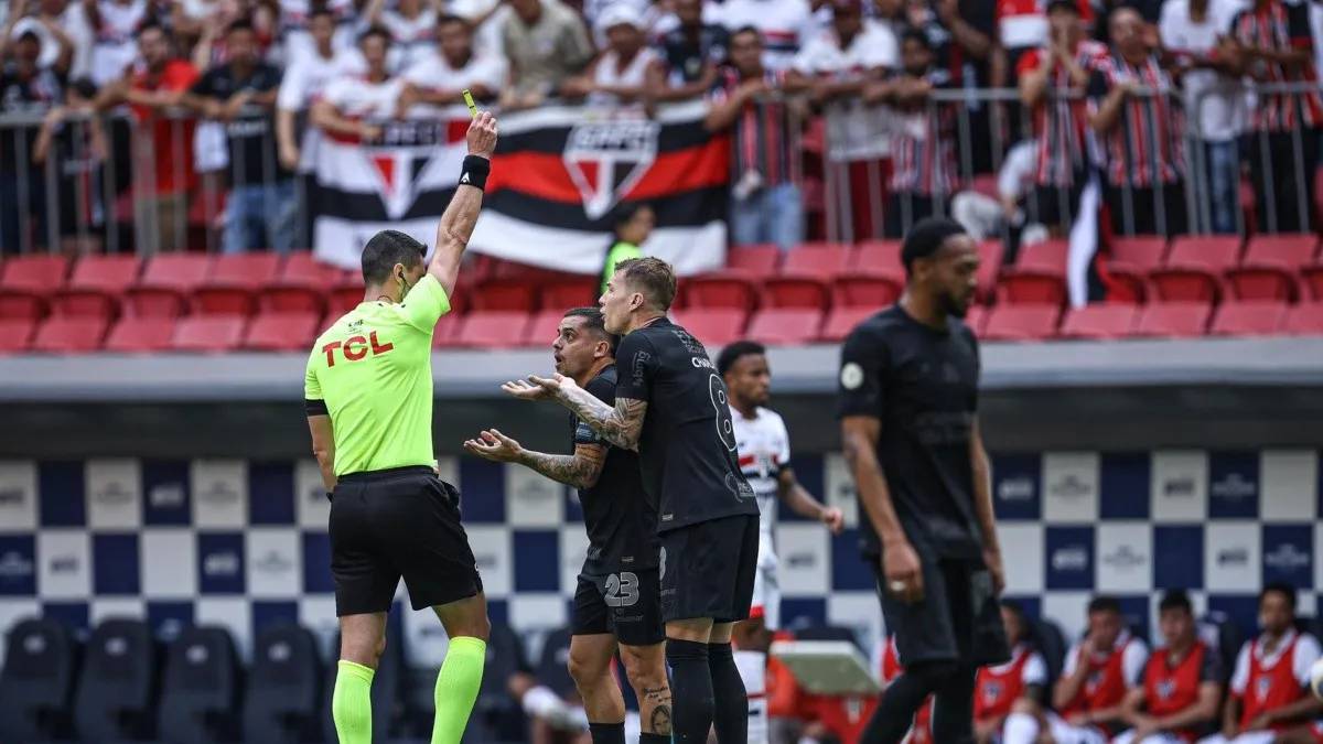 Corinthians teve jogadores expulsos em todos os clássicos contra o São Paulo em 2024