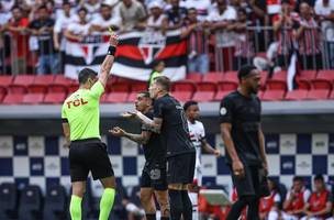 Corinthians teve jogadores expulsos em todos os clássicos contra o São Paulo em 2024 (Foto: TNT)