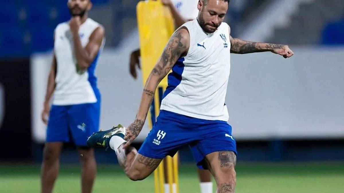 Neymar retorna aos treinamentos com o grupo do Al-Hilal e vibra: 'Agora é só alegria'