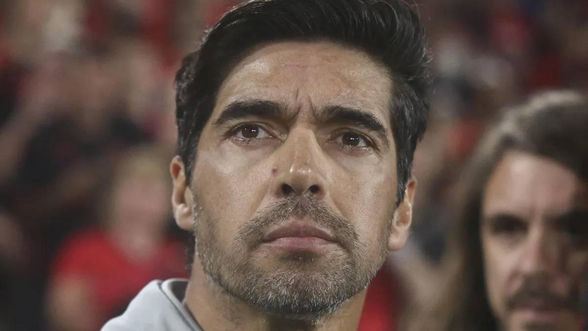 Palmeiras: Relator concede efeito suspensivo a Abel Ferreira