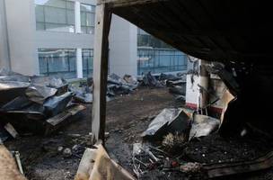 Centro de treinamento presidente George Helal, conhecido com Ninho do Urubu, e utilizado pela equipe de futebol do Flamengo. Foto da area destruida no centro de treinamento do Flamengo apos incendio. (Foto: Reginaldo Pimenta/RAW Image/Estadao Conteudo)