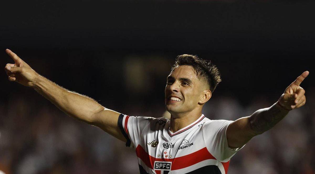 Enzo Diaz comemora gol do Sao Paulo contra o Mirassol.