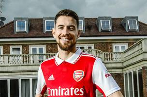 Jorginho em sua casa, em Londres: novo desafio na Premier - (Foto: Alexandre Battibugli/PLACAR)