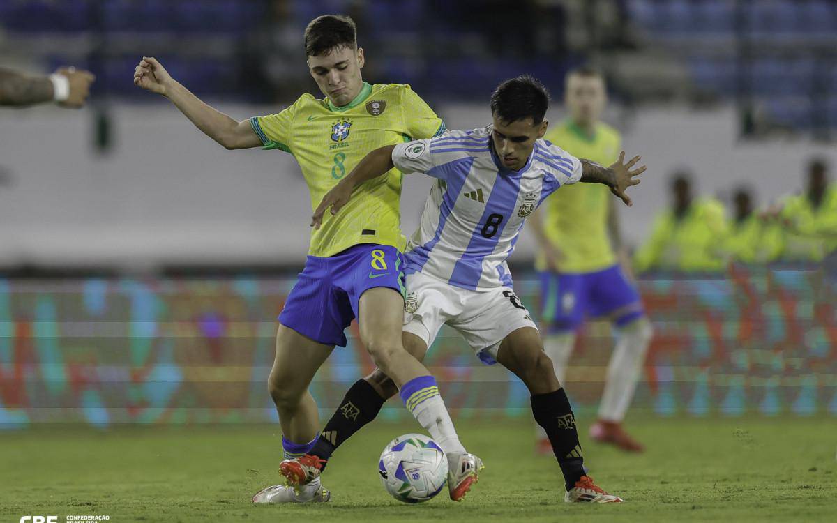 Lance do jogo entre Brasil e Argentina no Sul-Americano sub-20