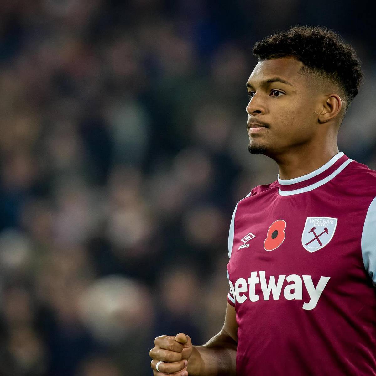 Luis Guilherme durante jogo entre West Ham e Manchester City