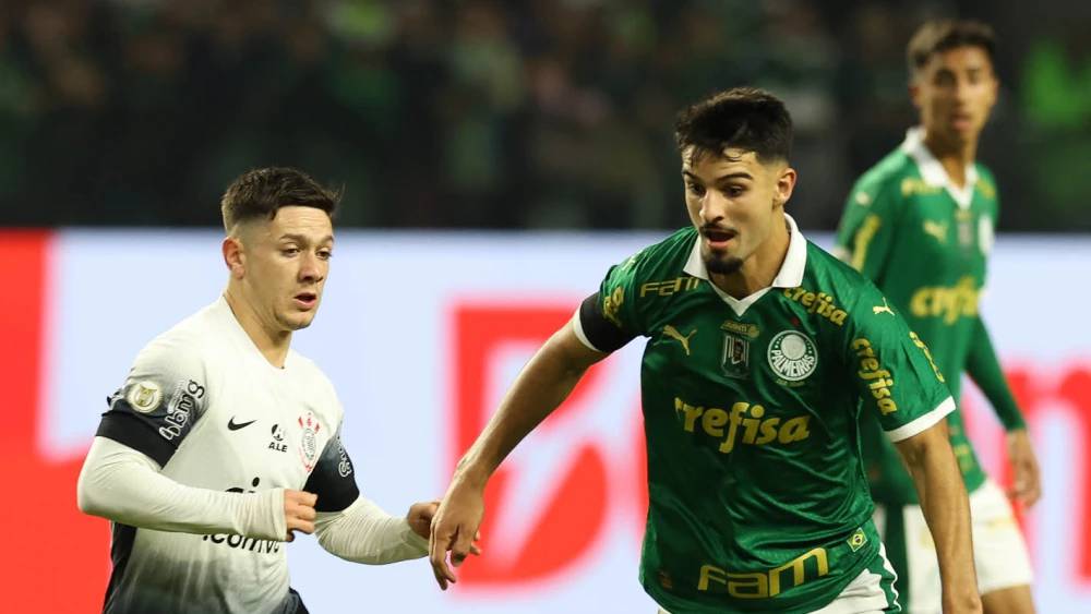 No primeiro turno, Palmeiras venceu Corinthians com duas bolas paradas