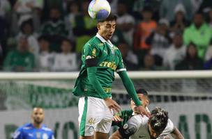 O jogador Vitor Reis, ex-Palmeiras, disputa bola com o jogador do SC Corinthians P, durante partida valida pela decima terceira rodada, do Campeonato Brasileiro, Serie A, na arena Allianz Parque. (Foto: Cesar Greco/Palmeiras/by Canon)