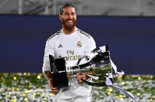 Sergio Ramos e o novo reforco do Monterrey (Foto: GABRIEL BOUYS / AFP)