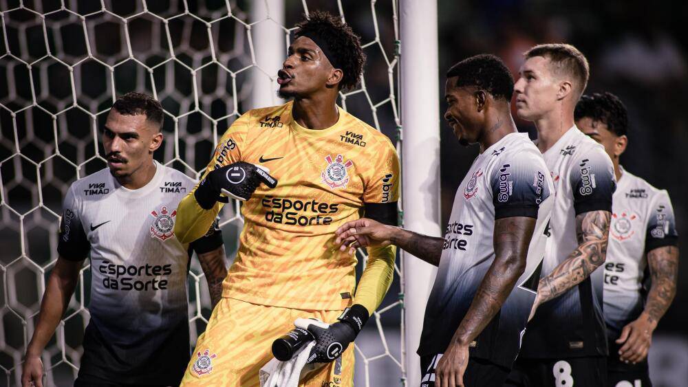 Hugo Souza durante Corinthians x Barcelona-EQU pela Libertadores.