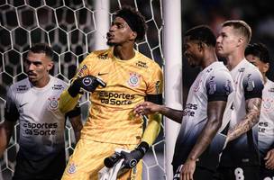 Hugo Souza durante Corinthians x Barcelona-EQU pela Libertadores. (Foto: Reproducao / Romulo Magalhaes / Gazeta Press)