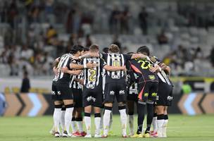 Jogadores do Atletico-MG antes de partida da Copa do Brasil (Foto: Gilson Lobo/AGIF)