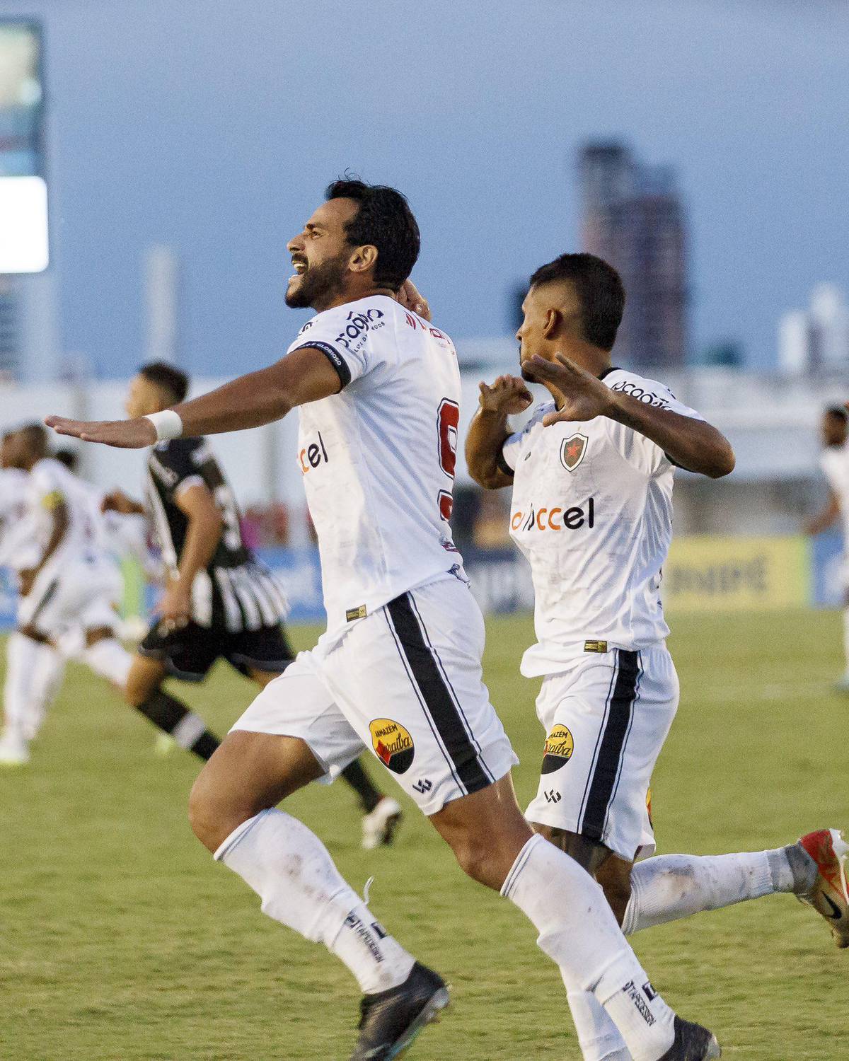 Na primeira fase, o Botafogo eliminou a Portuguesa-SP nas penalidades maximas, O Concordia fez historia e despachou a Ponte Preta.