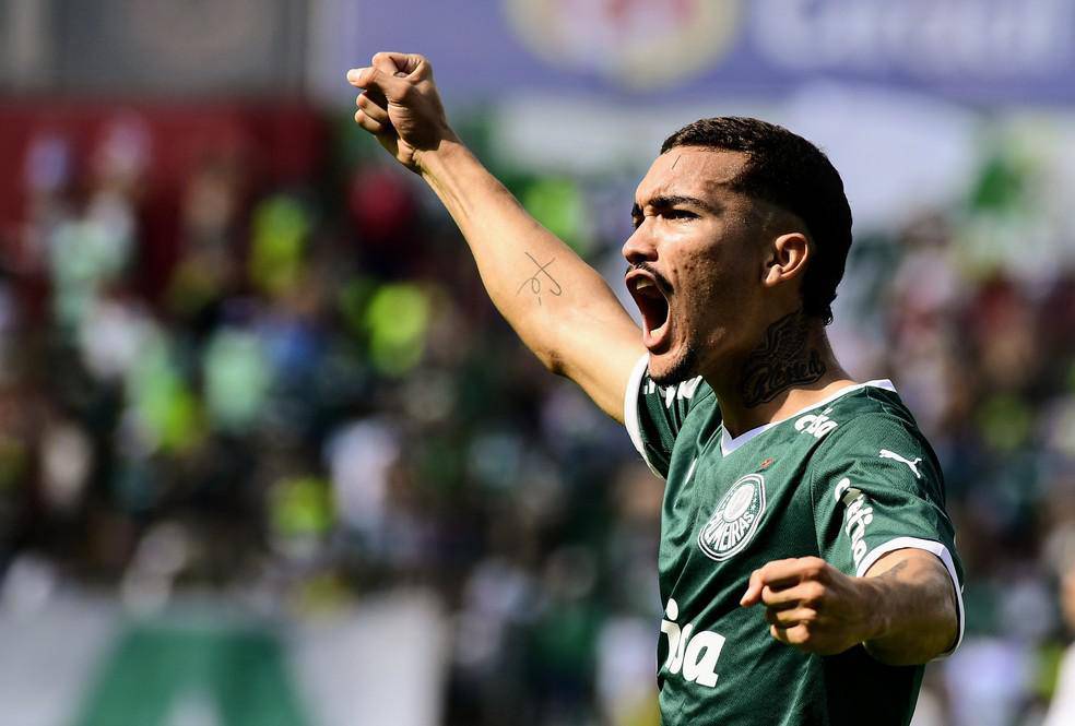 Ruan Ribeiro em acao pelo Palmeiras, em 2023