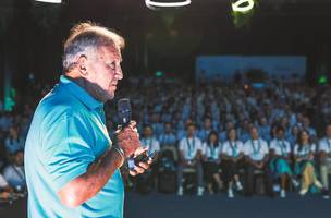 Zico, em palestra em Florianopolis (Foto: Jose Somensi/Divulgacao)